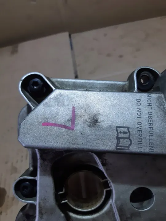 Vänster ventilkåpa AUDI Q5 3.2 FSI CAL 06E103471P image 9