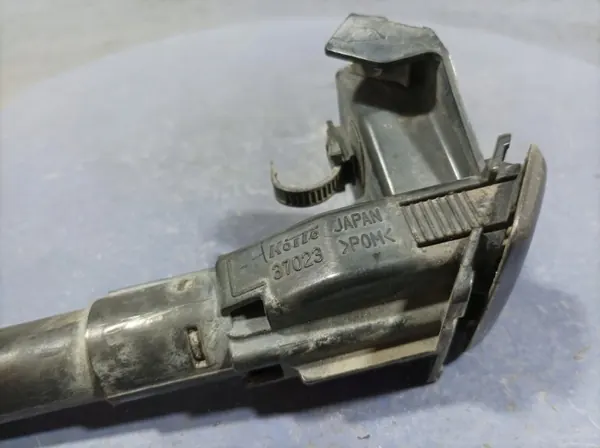 Mitsubishi OE Koplampsproeier OEM 37023 Linkerkant image 5