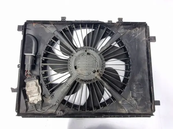 Begagnad kylarfläkt OEM A2045000393 Mercedes image 3