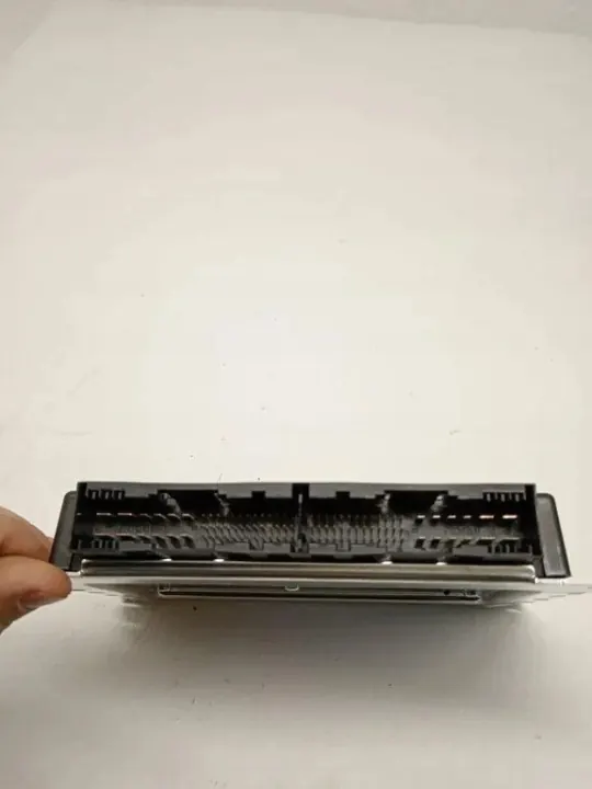 Amplificador de Audio BMW OEM 6883405 - Usado image 3