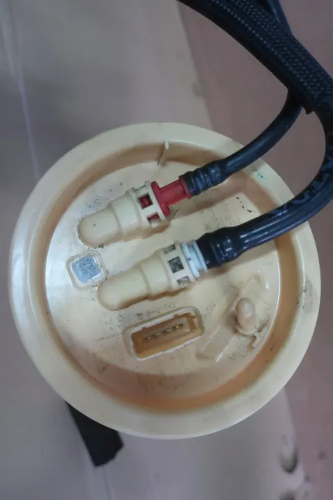 VOLVO V70 III S80 II Kraftstoffstandsensor 2007-2013 OEM image 2