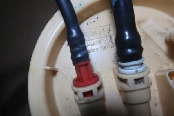 VOLVO V70 III S80 II Kraftstoffstandsensor 2007-2013 OEM image 3