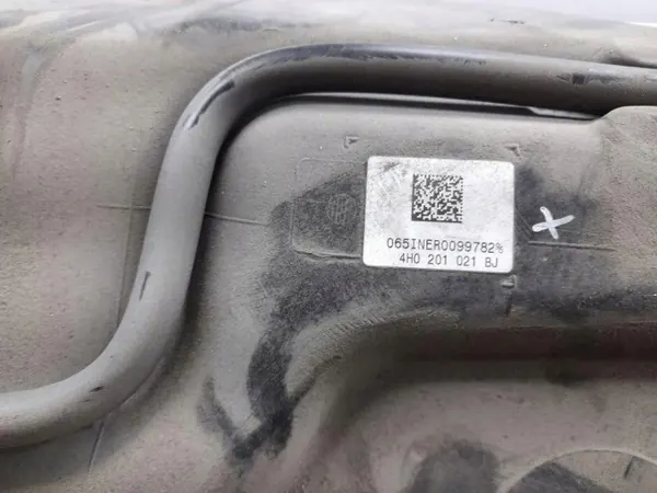Depósito Audi A8 OEM 4H0201021BJ - Usado image 10