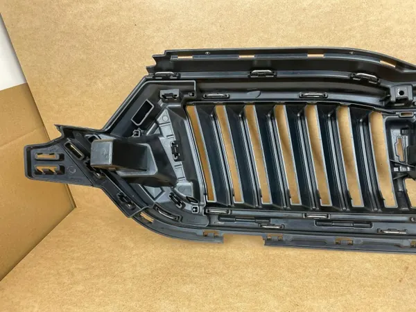 OEM 5E3807724 Etupuskurin ritilä Skoda Octavia IV:lle image 7