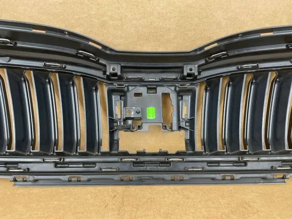 OEM 5E3807724 Etupuskurin ritilä Skoda Octavia IV:lle image 8