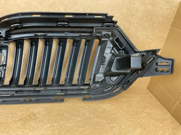 OEM 5E3807724 Etupuskurin ritilä Skoda Octavia IV:lle image 9