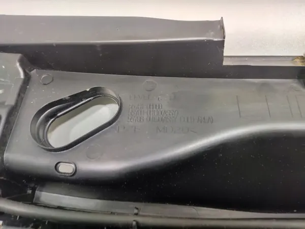 OEM 55781-0H080 Oberer Windschutzscheibenabschluss Toyota Aygo II image 6