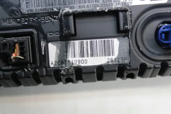 Mercedes-Benz navigointinäyttö OEM A2469001206 image 3