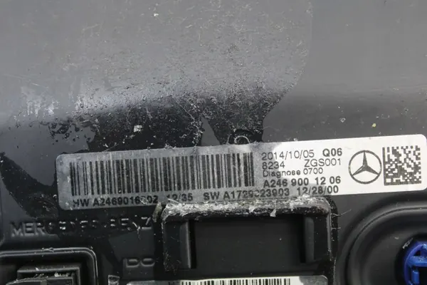 Mercedes-Benz navigointinäyttö OEM A2469001206 image 4