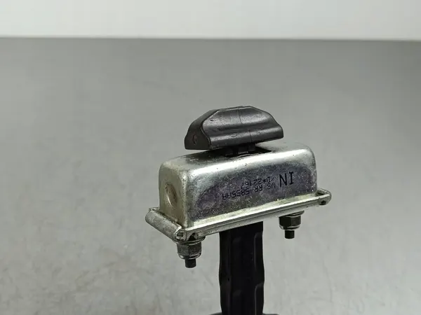 Limitador de porta traseira Jeep Grand Wagoneer 2022 D22167 image 2