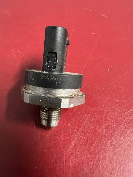 Capteur de pression de carburant BMW OE 8643665 image 3