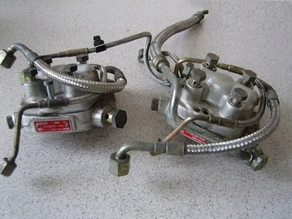 Distribuidor de inyección OEM 0438101035 para Audi VW image 2