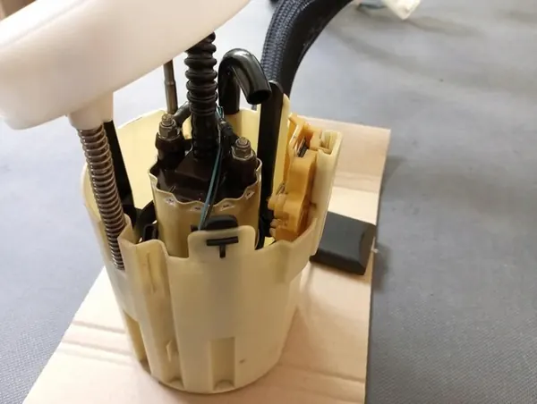 MERCEDES CLK W209 LIFT Brandstofpomp Drijver 2.2 CDI A2034703394 image 2