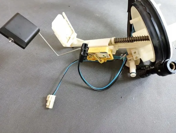 MERCEDES CLK W209 LIFT Brandstofpomp Drijver 2.2 CDI A2034703394 image 4