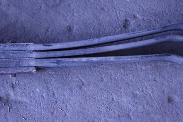 Takajousi OEM RESOR TYŁ 3 PIORA NISSAN CABSTAR 05r. LIFT image 3