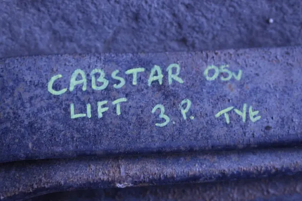 Takajousi OEM RESOR TYŁ 3 PIORA NISSAN CABSTAR 05r. LIFT image 4