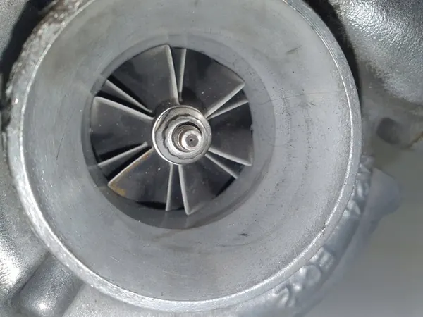 Volvo S60 I V70 II 2.4 D5 Turbocompresor 30757080 image 8