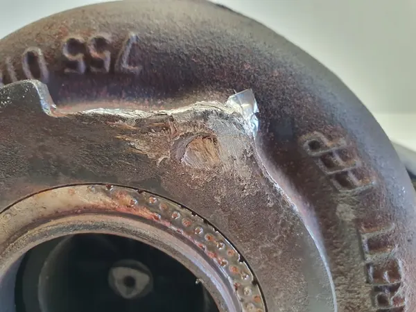 Volvo S60 I V70 II 2.4 D5 Turbocompresor 30757080 image 9