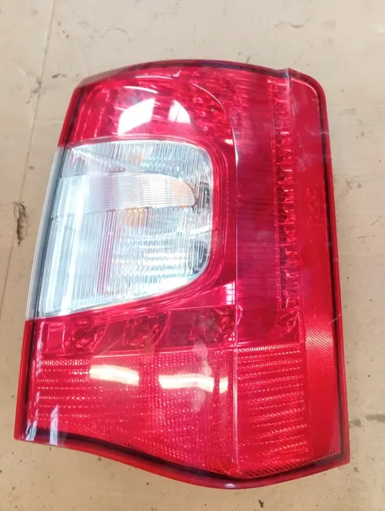 CHRYSLER TOWN COUNTRY 11- 3.6 Lámpara Trasera Derecha OEM image 2