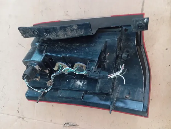 CHRYSLER TOWN COUNTRY 11- 3.6 Lámpara Trasera Derecha OEM image 4