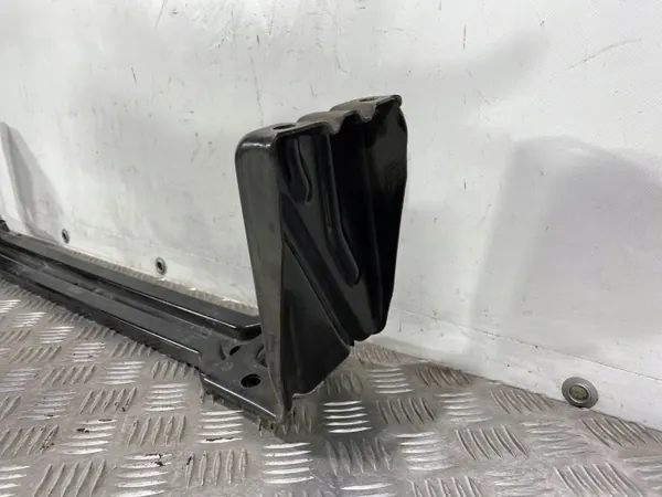 Chrysler 300C Kylare nedre fäste OEM FBZ23582 image 3