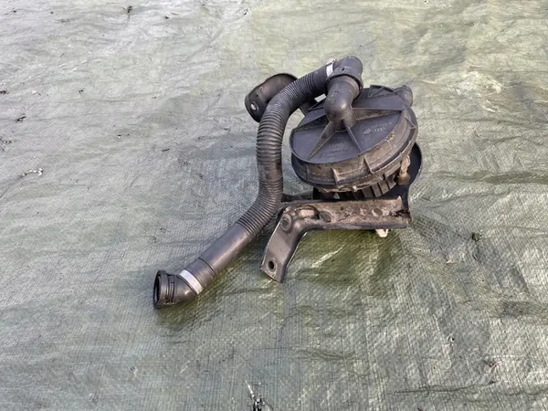 AUDI A6 C6 A8 D3 Pompe à air secondaire image 2