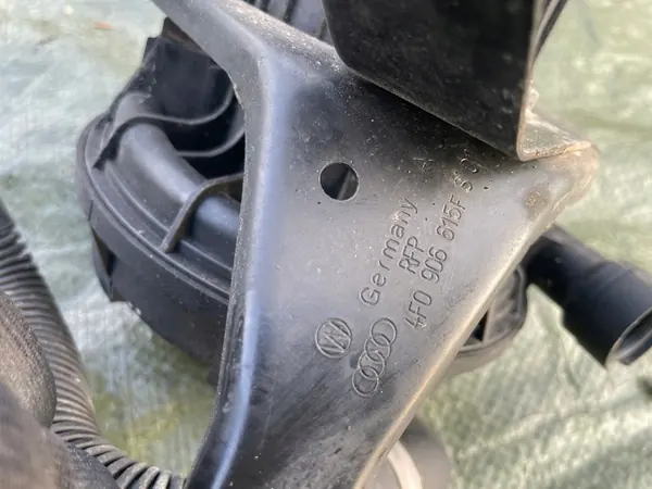 AUDI A6 C6 A8 D3 Pompe à air secondaire image 4