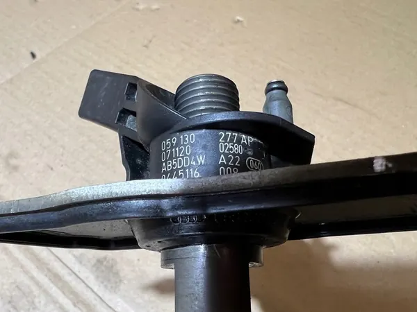 Iniettore AUDI A5 8T 2.7 TDI 059130277AP image 4