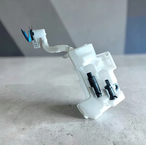 Réservoir lave-glace OEM 5C6955453Q VW Jetta 2015-2018 image 2