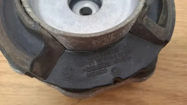 BMW OEM 33536866785 Vorderer Linker Stoßdämpferbefestigung image 4