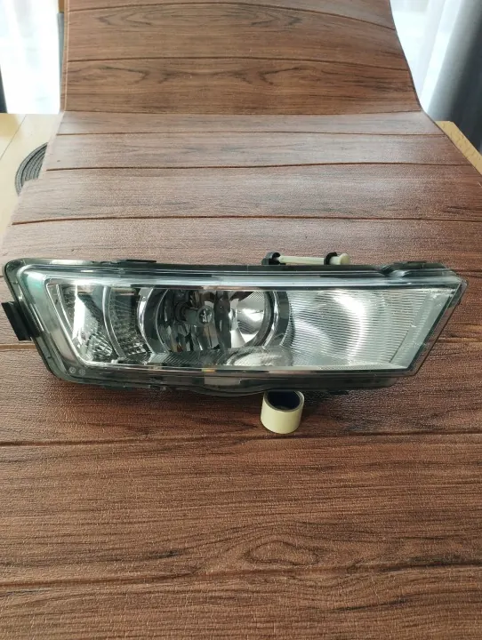 Faro Halógeno Skoda 5JA941700B Derecho OEM image 2