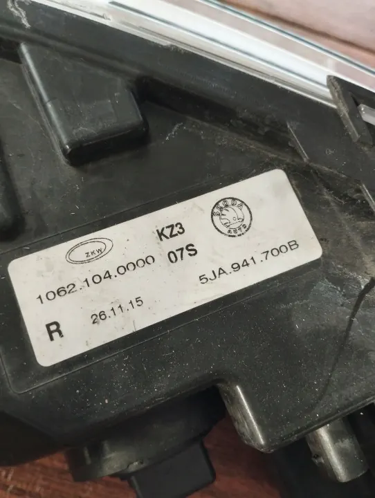 Faro Halógeno Skoda 5JA941700B Derecho OEM image 4