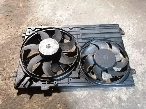 Audi A3 8P 2.0 TDI Cache Ventilateur Radiateur OEM 1K0121207AA image 2