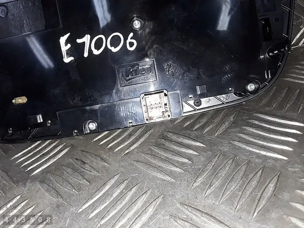 Module de Contrôle Climatique Peugeot 508 E1077075M01 image 3