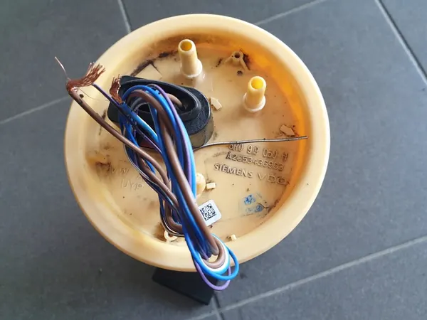 Brandstofpomp VW Polo 6R 1.6 TDI image 3