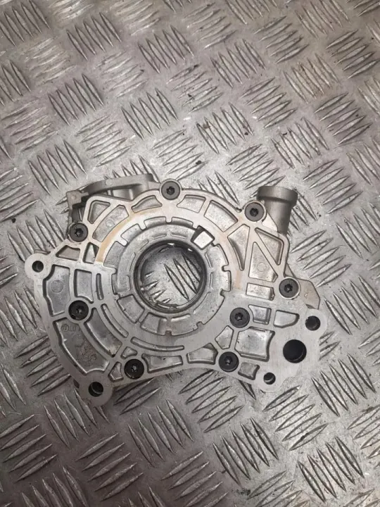 Öljypumppu Ford Mustang VI 2017 OEM BR3E6621AC image 2