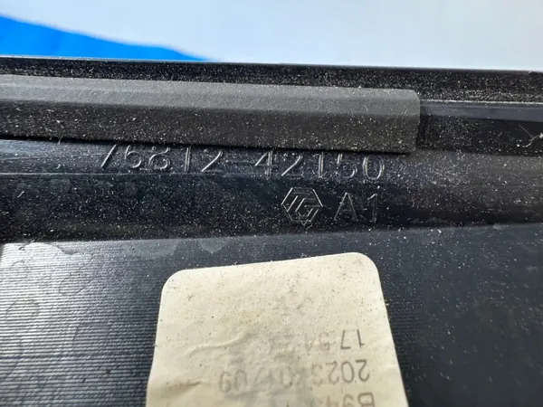 Spoiler de hayon OEM 76812-42150 pour Toyota BZ4X image 3