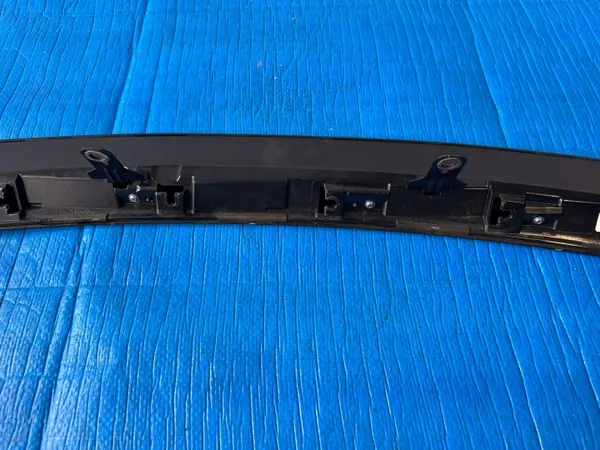 Spoiler de hayon OEM 76812-42150 pour Toyota BZ4X image 5