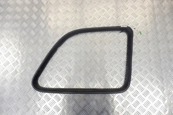Takaikkunan tiiviste OEM A1646701339 Mercedes GL:lle image 2