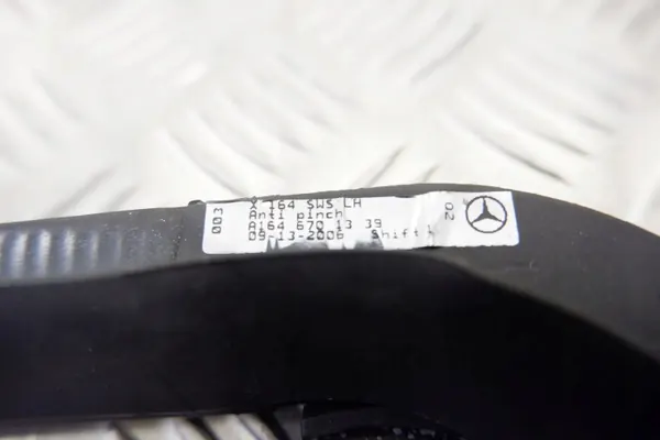 Takaikkunan tiiviste OEM A1646701339 Mercedes GL:lle image 3