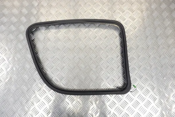 Takaikkunan tiiviste OEM A1646701339 Mercedes GL:lle image 4