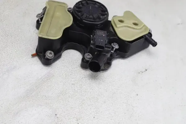 Separador de óleo usado OEM AAA21316200 VW 2.0L image 4