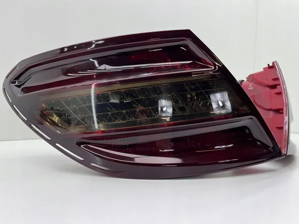 MERCEDES W204 C63 AMG ACHTERLAMPS COMPLEET A2048202064 image 2