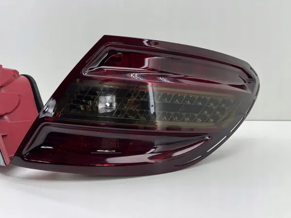 MERCEDES W204 C63 AMG ACHTERLAMPS COMPLEET A2048202064 image 3