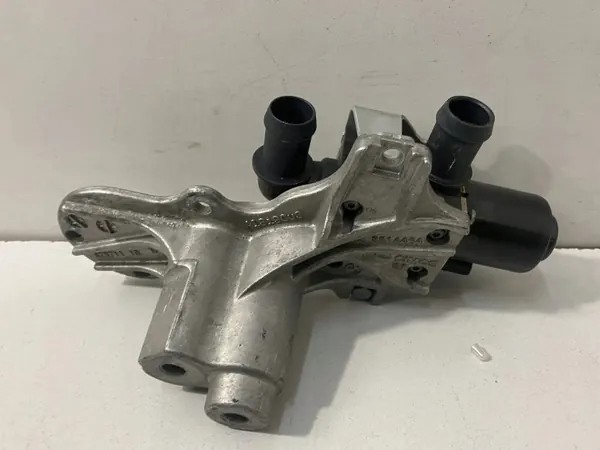 Pompe à eau BMW 5 F10 OEM 8572513 2.0L Diesel image 4