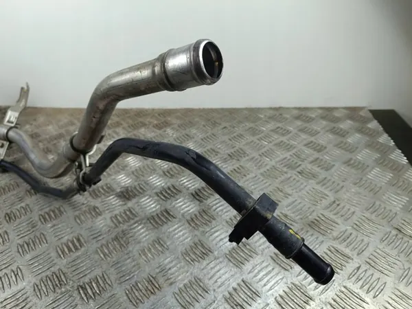Pescoço de enchimento Kia OEM P244W000 - Usado image 4