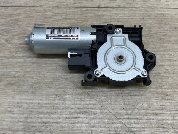 Moteur de toit ouvrant Porsche OEM 9A795959100 - Occasion image 2