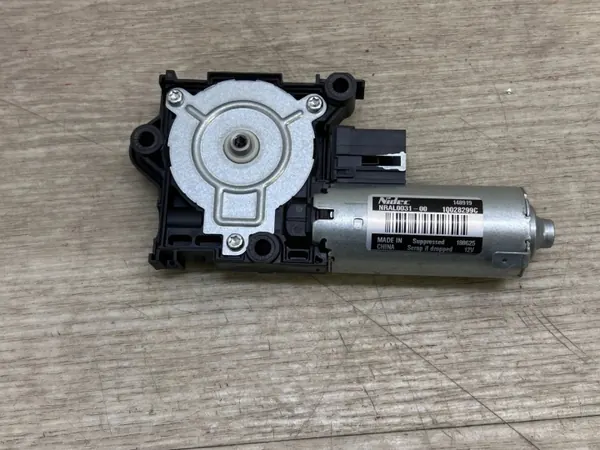 Moteur de toit ouvrant Porsche OEM 9A795959100 - Occasion image 6