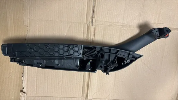 Audi A8 D4 Oikea Etuoven Käsinoja OEM 4H1867166 image 3