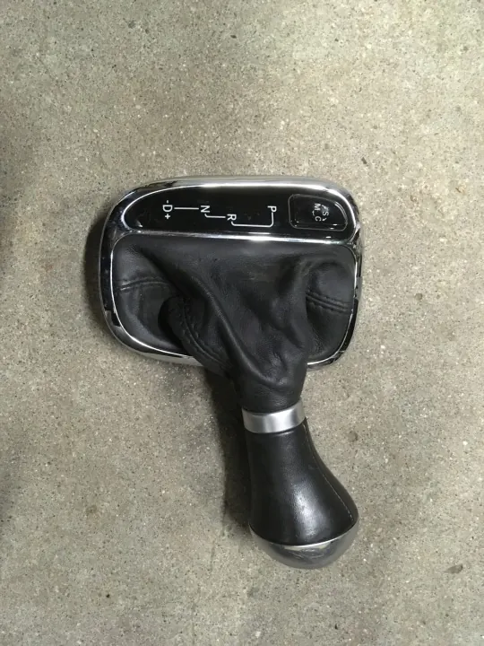 Pomo de cambio Mercedes OEM A2032672811 - Usado image 2